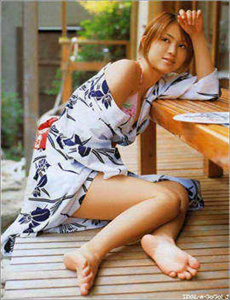 《美女美女免费视频》