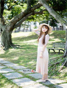 《隔着校服揉H奶水H》