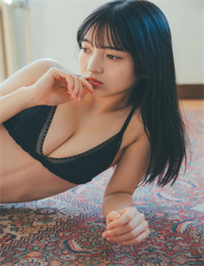 《大胸美女被艹》