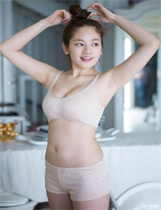 《丰满少妇黑森林A片》